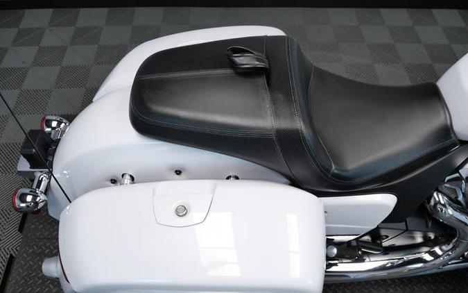 2025 Indian Motorcycle® Challenger® Limited 112 w/PowerBand Audio Ghost White Metallic with Black M