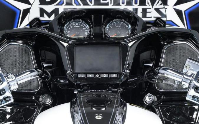 2025 Indian Motorcycle® Challenger® Limited 112 w/PowerBand Audio Ghost White Metallic with Black M