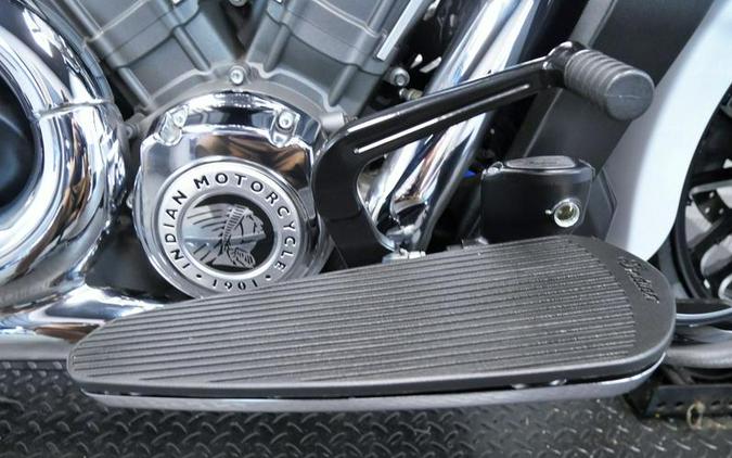 2025 Indian Motorcycle® Challenger® Limited 112 w/PowerBand Audio Ghost White Metallic with Black M