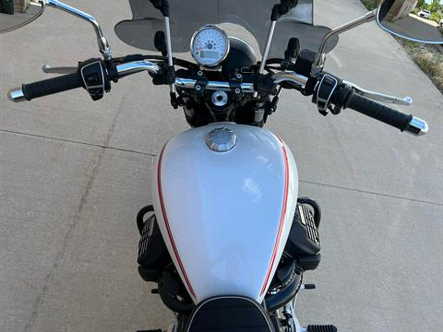 2017 Moto Guzzi V9 Roamer