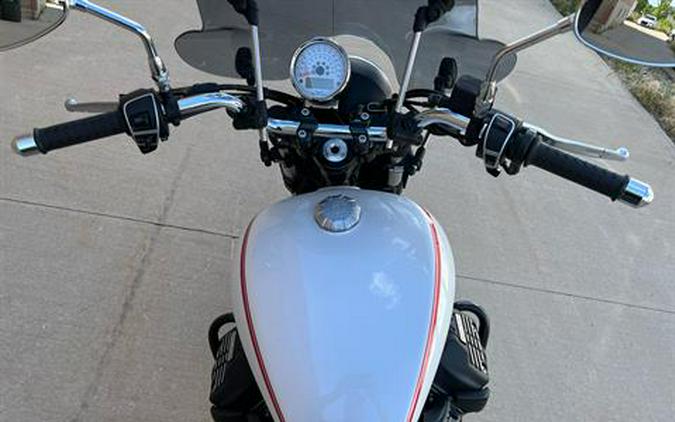 2017 Moto Guzzi V9 Roamer