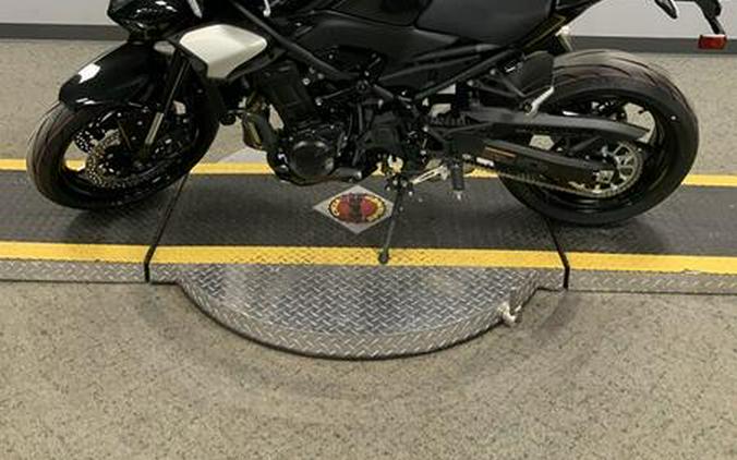 2025 Kawasaki Z900 ABS Metallic Spark Black/Metallic Carbon Gray