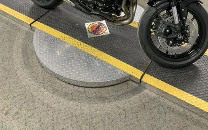 2025 Kawasaki Z900 ABS Metallic Spark Black/Metallic Carbon Gray