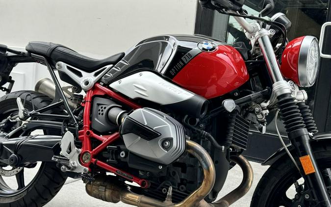 2021 BMW R nineT Scrambler 719 Black Storm Metallic/Racing Red