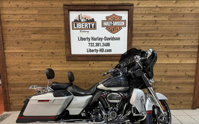 2019 Harley-Davidson® CVO™ Street Glide® Charred Steel & Lightening Silver FLHXSE