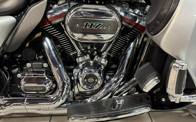2019 Harley-Davidson® CVO™ Street Glide® Charred Steel & Lightening Silver FLHXSE