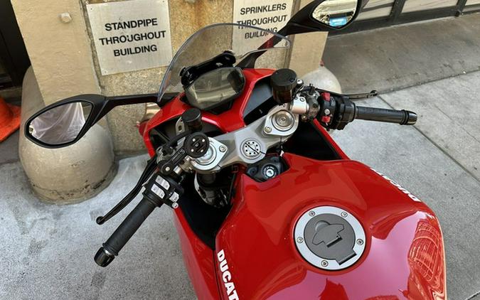 2022 Ducati Supersport 950 Ducati Red