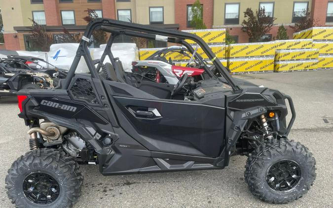 2023 Can-Am Maverick Sport DPS