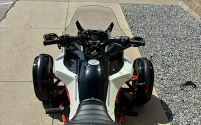 2015 Can-Am Spyder® F3 SM6