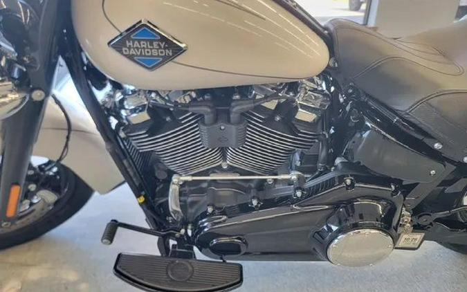 2025 Harley-Davidson FLHC Heritage Classic