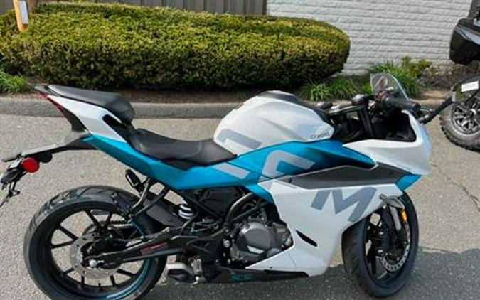 2022 CFMOTO 300SS