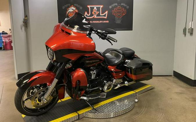 2017 Harley-Davidson® FLHXSE - CVO™ Street Glide®