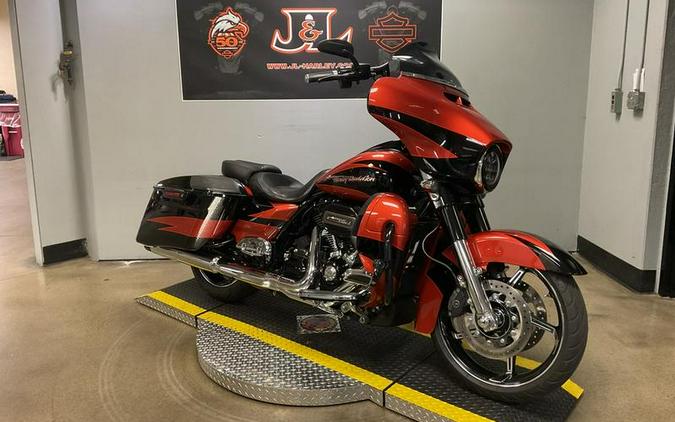 2017 Harley-Davidson® FLHXSE - CVO™ Street Glide®