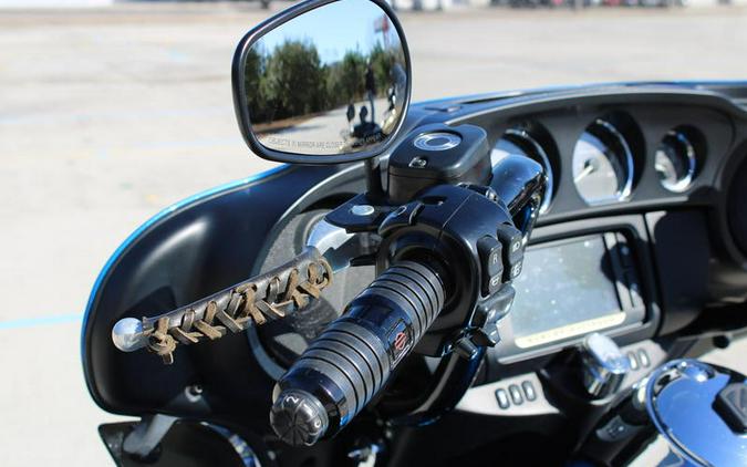 2017 Harley-Davidson® FLHTCUTG - Tri Glide® Ultra