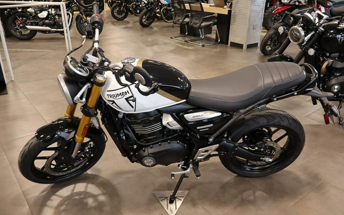2026 Triumph Speed 400 Pearl Metallic White/Phantom Black