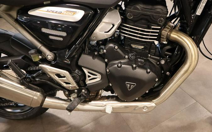 2026 Triumph Speed 400 Pearl Metallic White/Phantom Black