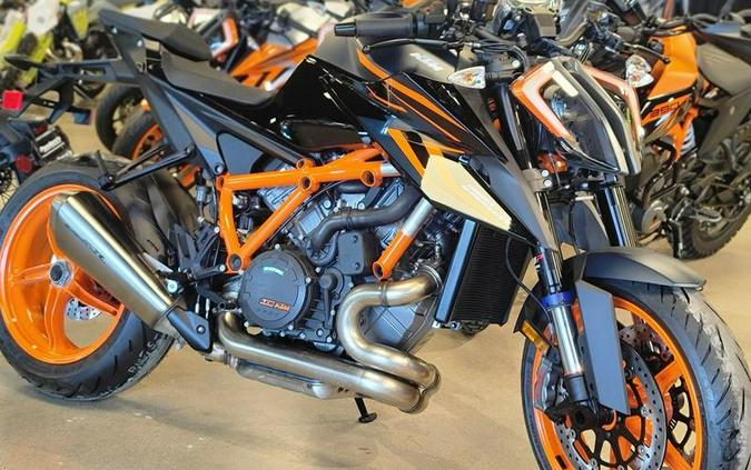 2022 KTM 1290 Super Duke R EVO: MD Ride Review, Part 1 (Bike Reports) (News)