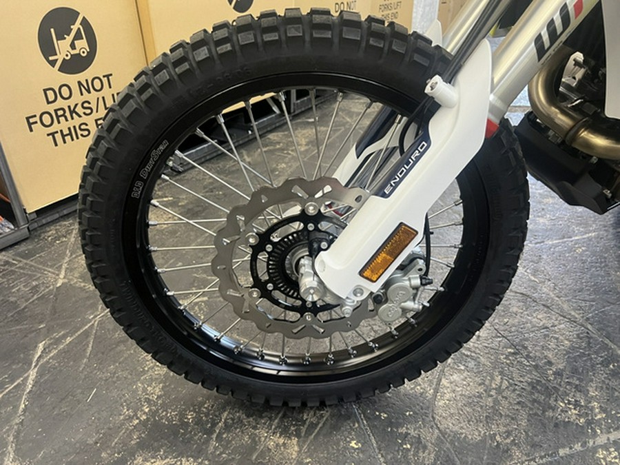 2027 Husqvarna Motorcycles Enduro 701