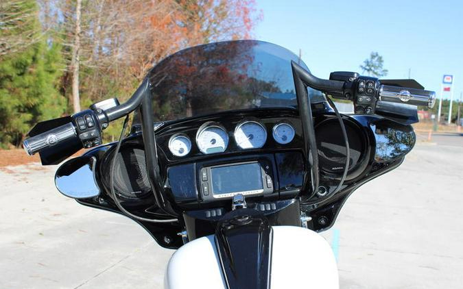 2017 Harley-Davidson® FLHXS - Street Glide® Special