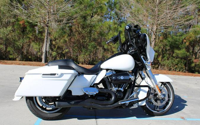 2017 Harley-Davidson® FLHXS - Street Glide® Special