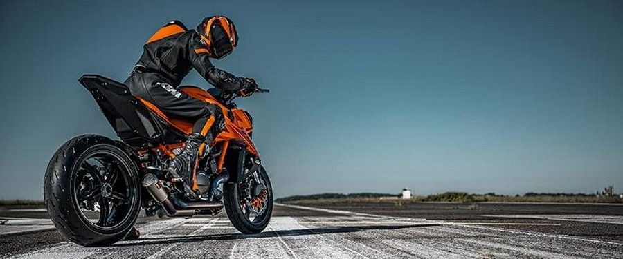 2026 KTM 1390 SUPER DUKE R EVO, black