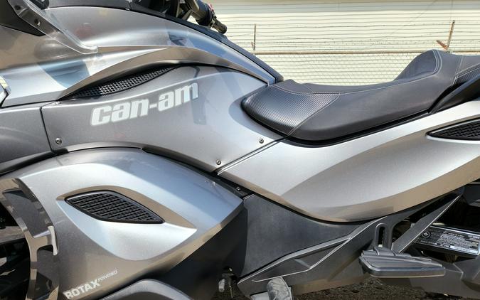 2013 Can-Am Spyder ST-S SM5 - FP8696