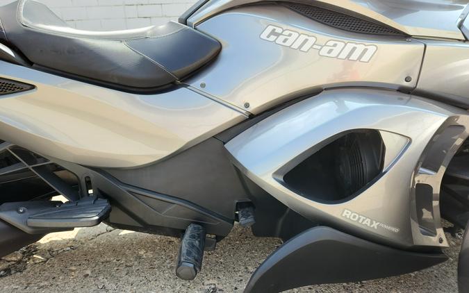 2013 Can-Am Spyder ST-S SM5 - FP8696