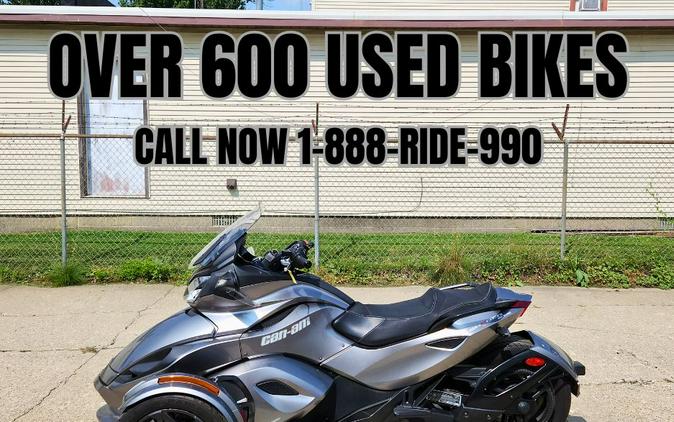 2013 Can-Am Spyder ST-S SM5 - FP8696
