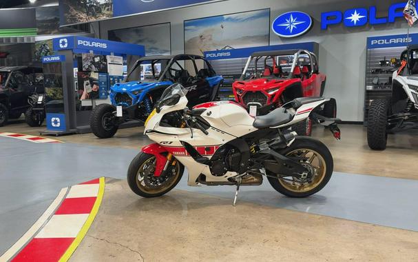2022 Yamaha YZF-R1 CA