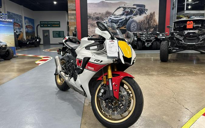 2022 Yamaha YZF-R1 CA