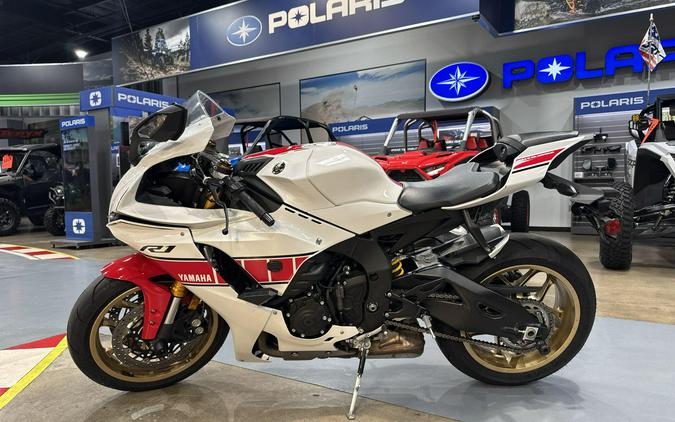 2022 Yamaha YZF-R1 CA