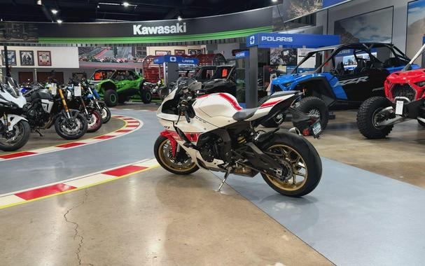2022 Yamaha YZF-R1 CA
