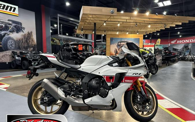 2022 Yamaha YZF-R1 CA