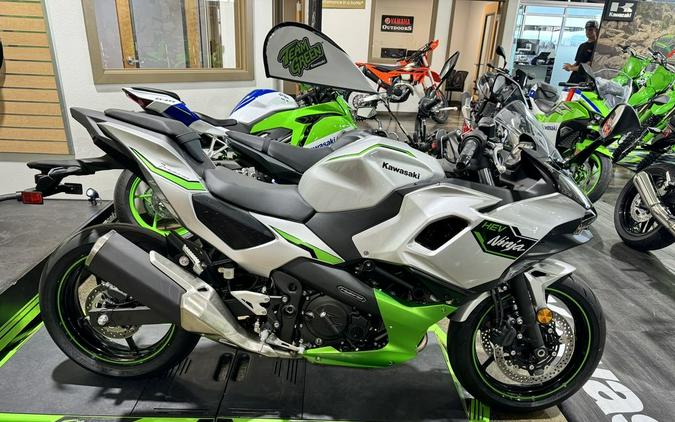 2024 Kawasaki Ninja® 7 Hybrid ABS