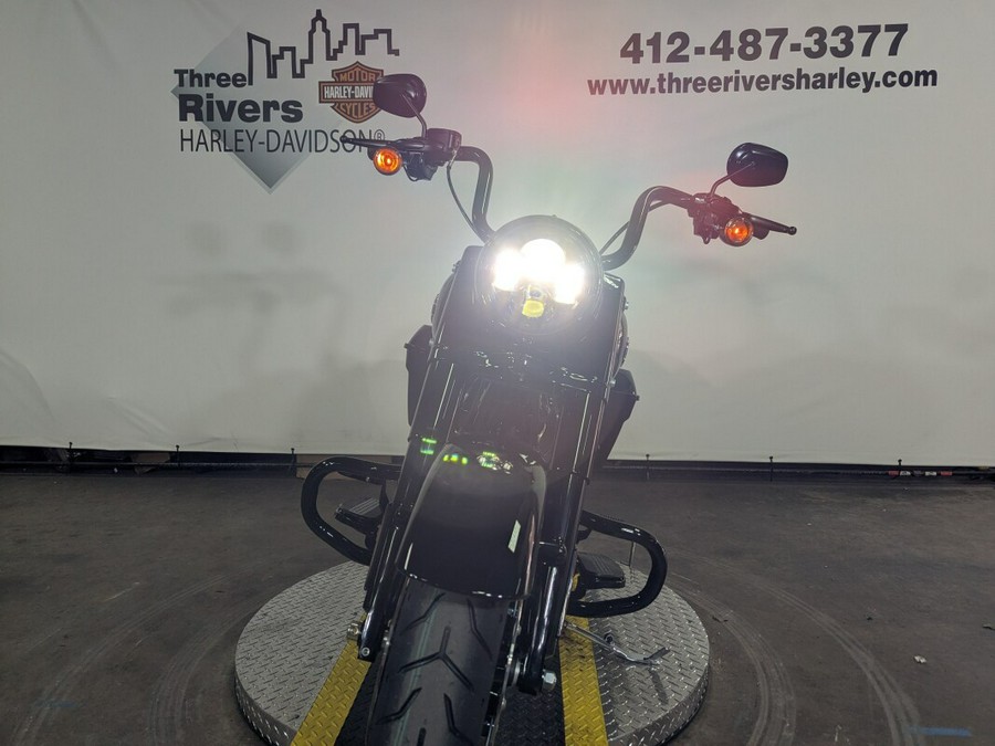 2025 Harley-Davidson Road King Special Vivid Black