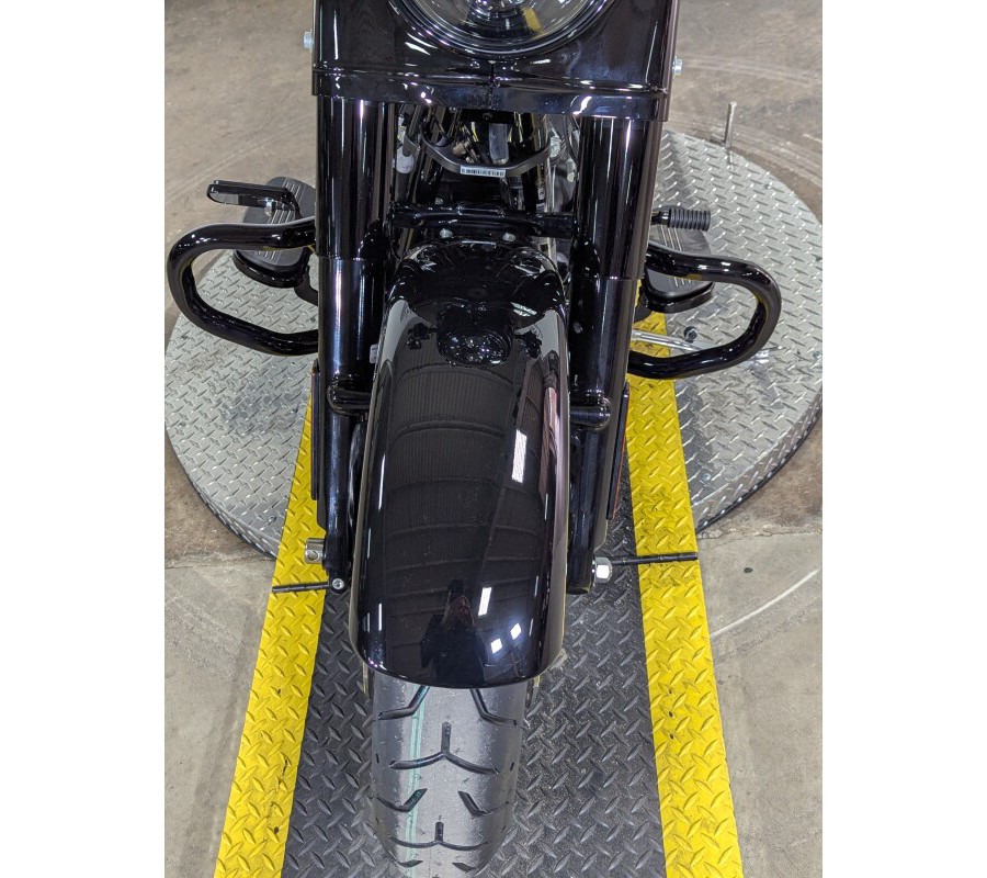 2025 Harley-Davidson Road King Special Vivid Black
