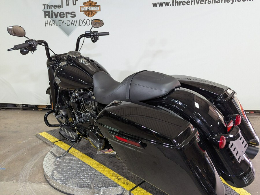 2025 Harley-Davidson Road King Special Vivid Black