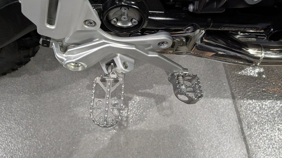 2026 BMW R 12 G/S Night Black Matte