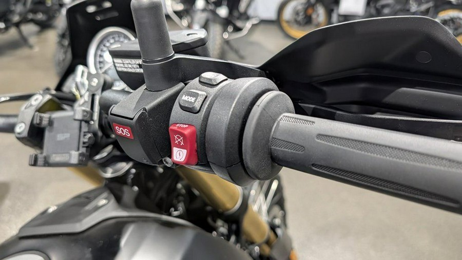 2026 BMW R 12 G/S Night Black Matte