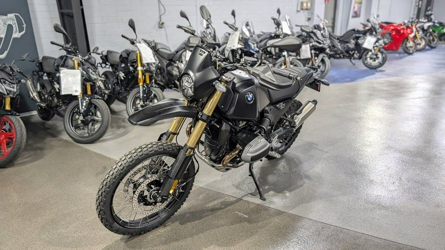 2026 BMW R 12 G/S Night Black Matte