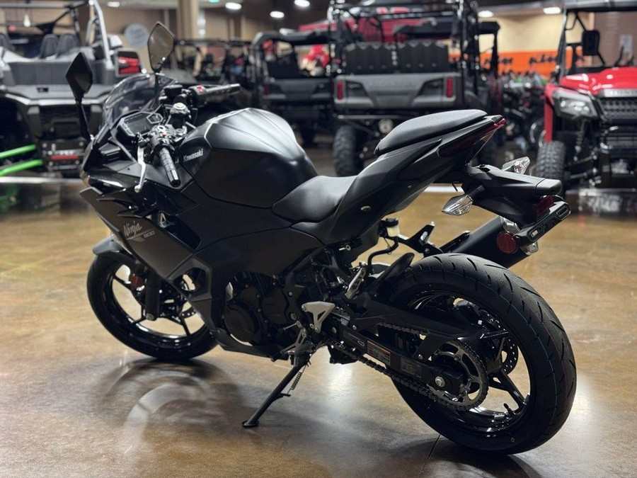 2026 Kawasaki Ninja® 500 ABS Metallic Flat Spark Black