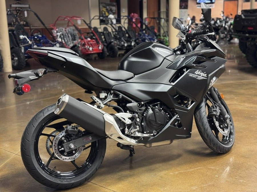 2026 Kawasaki Ninja® 500 ABS Metallic Flat Spark Black