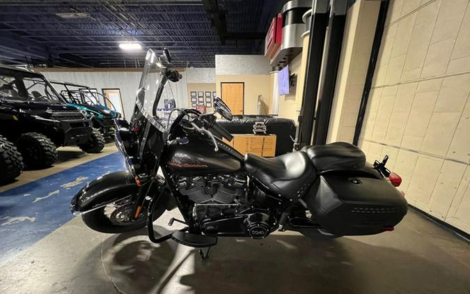 2019 Harley-Davidson FLHCS - Heritage Classic 114