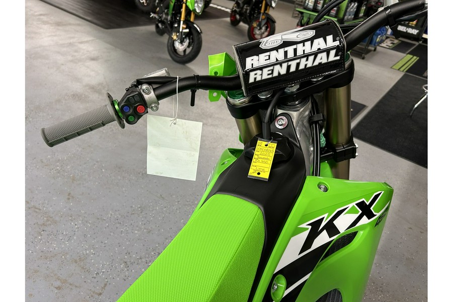 2025 Kawasaki KX™ 450, LIME