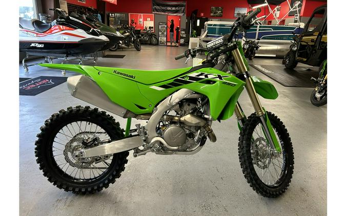 2025 Kawasaki KX™ 450, LIME