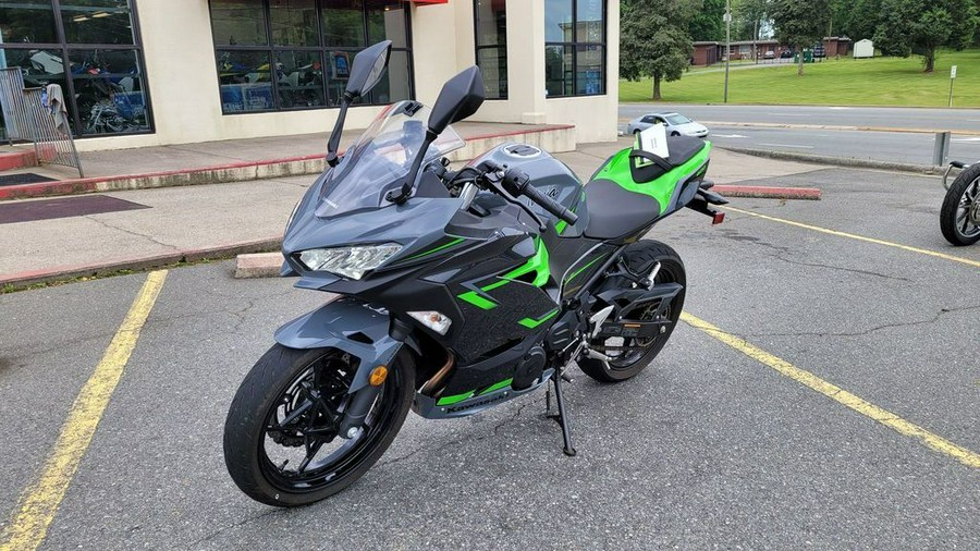 2019 Kawasaki Ninja® 400 ABS Pearl Gray/Metallic Dark Gray