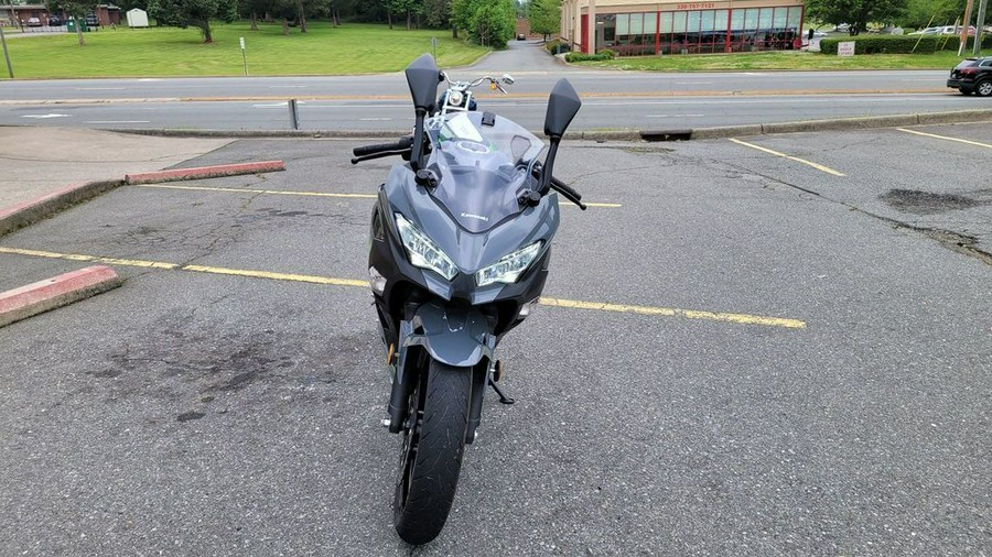 2019 Kawasaki Ninja® 400 ABS Pearl Gray/Metallic Dark Gray