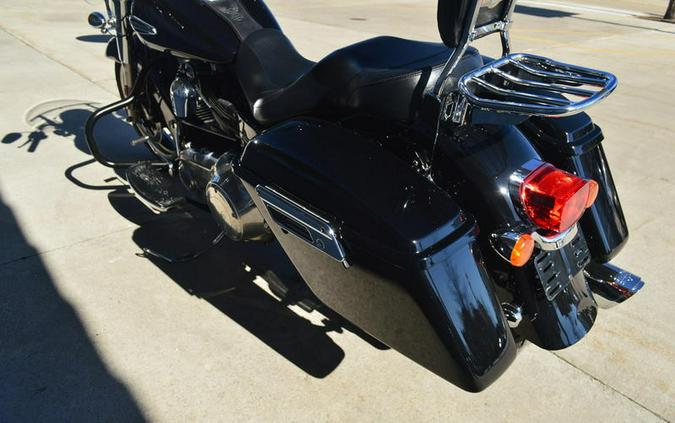 2015 Harley-Davidson® FLD - Dyna® Switchback™
