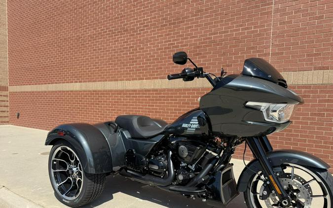 2026 Harley-Davidson® Road Glide 3 Iron Horse Metallic - Black Finish