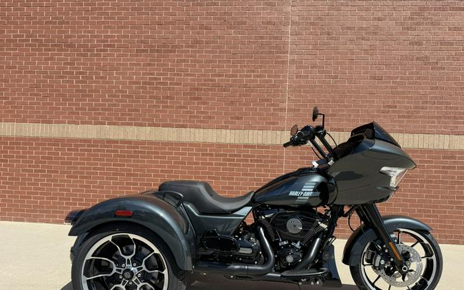 2026 Harley-Davidson® Road Glide 3 Iron Horse Metallic - Black Finish
